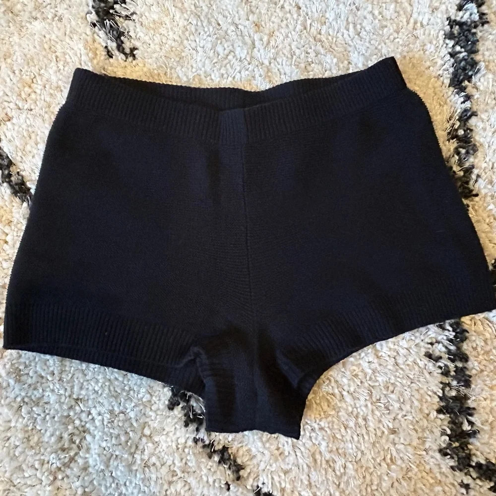 Naadam Cashmere Blend Short - Picture 2 of 8